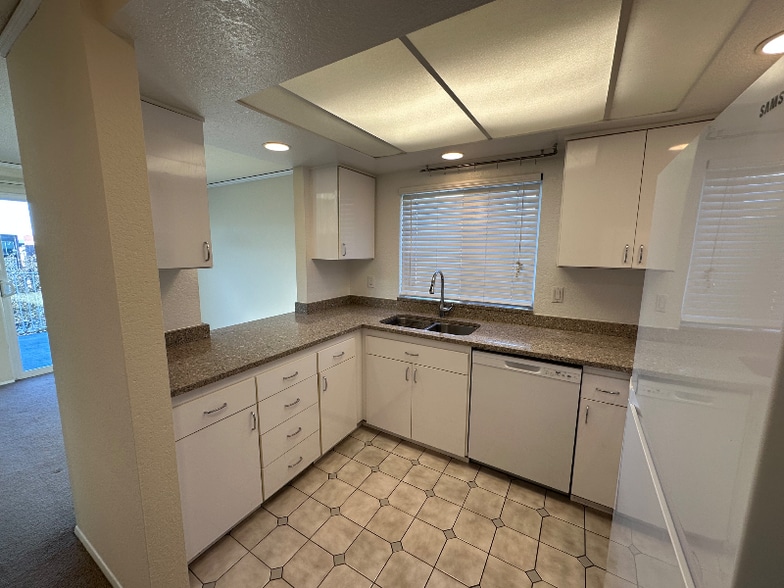 Building Photo - 1815 14th Ave