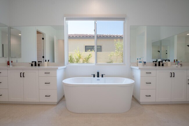 Building Photo - 57535 Cherrywood Pl
