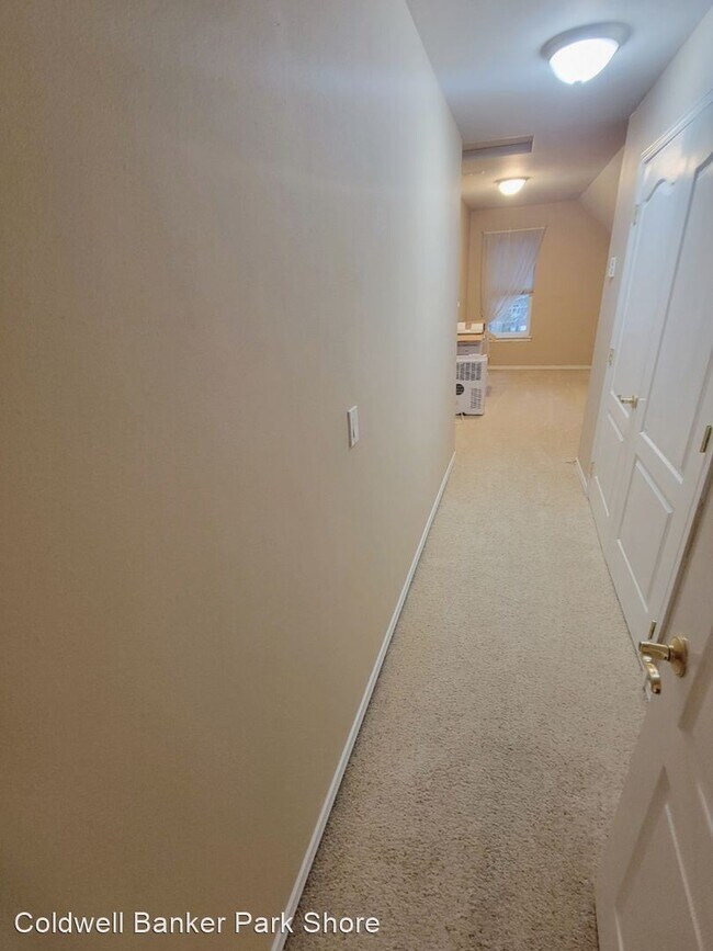 Building Photo - 4 br, 3.5 bath House - 6961 Wentworth Ave SW