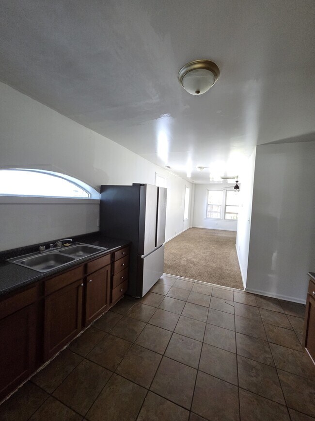 Building Photo - 410 S College Dr