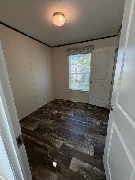 Building Photo - 16 Doe Dr