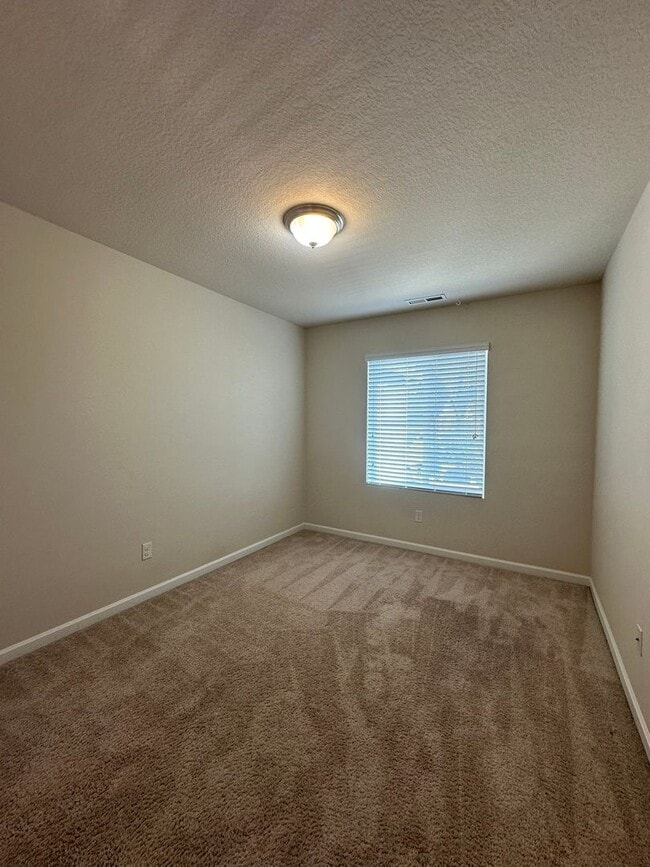 Building Photo - Newer Sherwood 3bd, 2.5ba Townhouse. Has A...