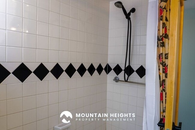 Building Photo - 235 Reed Ave N