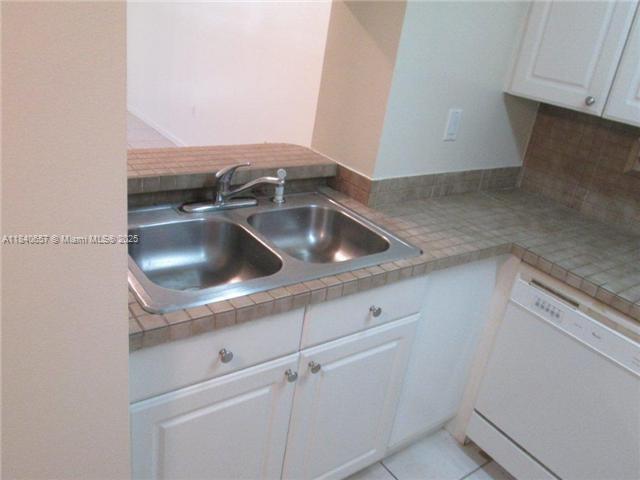 Building Photo - 8215 SW 152nd Ave