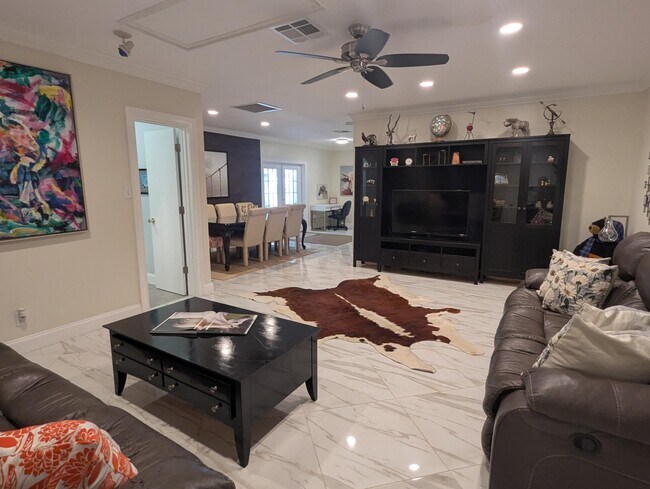 Building Photo - 708 Rambling Dr Cir