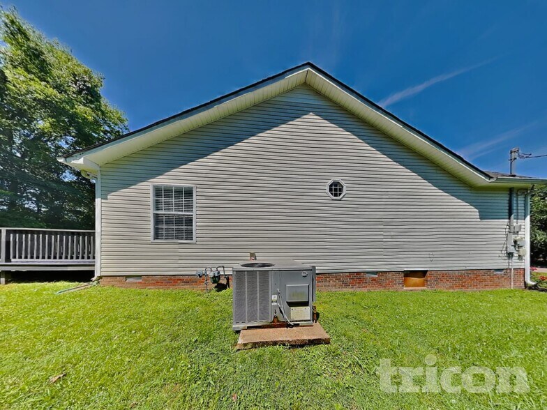 Building Photo - 504 Winning Dr