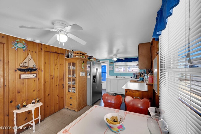 Building Photo - 28 11th Ln