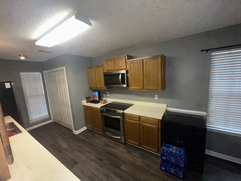 Building Photo - 289 Rolling Rock Rd