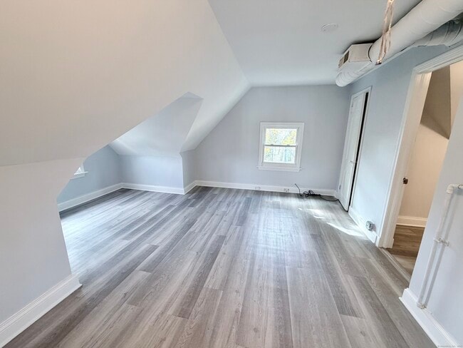 Building Photo - 35 Hillside Ave