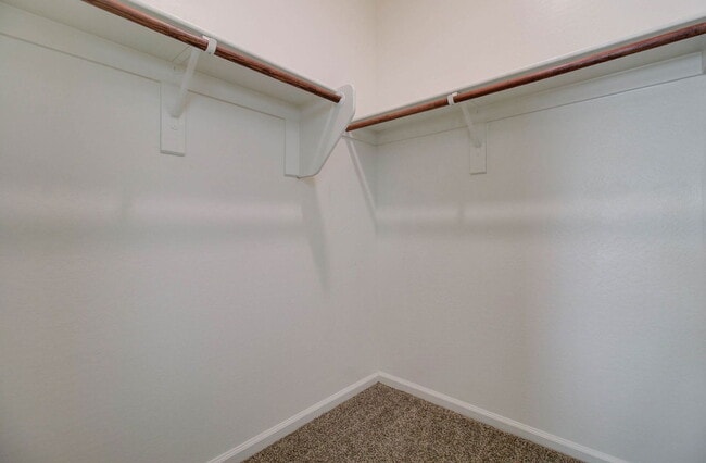 Building Photo - 1106 E Regent Dr