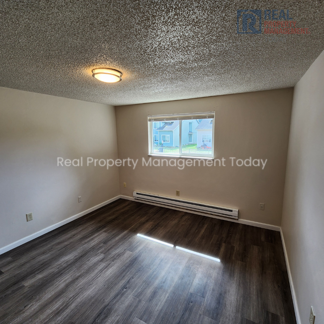 Building Photo - $300 OFF BLACK FRIDAY SPECIAL!! 2 bed 1 ba...