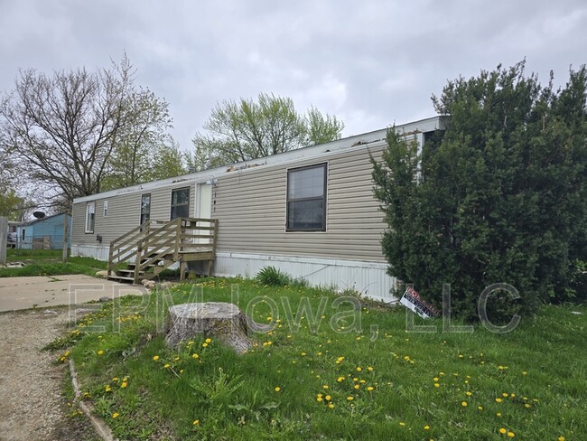 Primary Photo - 700 W Ridgeway Ave