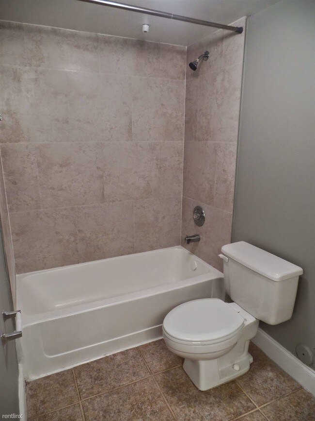 Building Photo - 1 br, 1 bath Condo - Lakeview Club