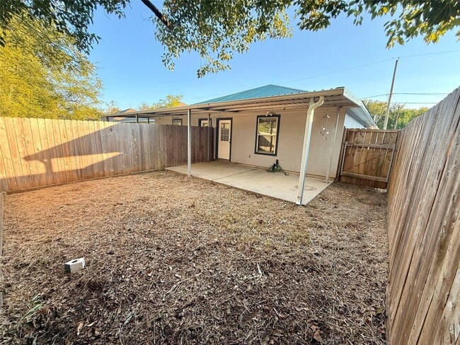 Building Photo - 3727 Putnam Dr