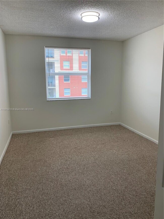 Building Photo - 17150 N Bay Rd