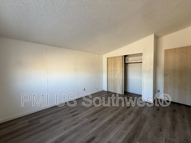 Building Photo - 4453 Calle del Media