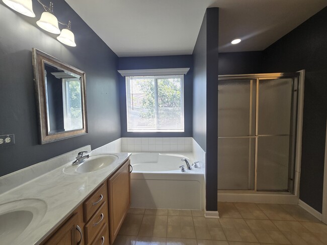 Building Photo - 2265 W Bentley Ln
