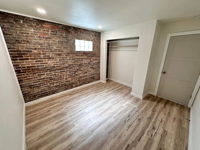 Building Photo - Luxurious 1 Bed 1 Bath Home: Your Oasis Aw...