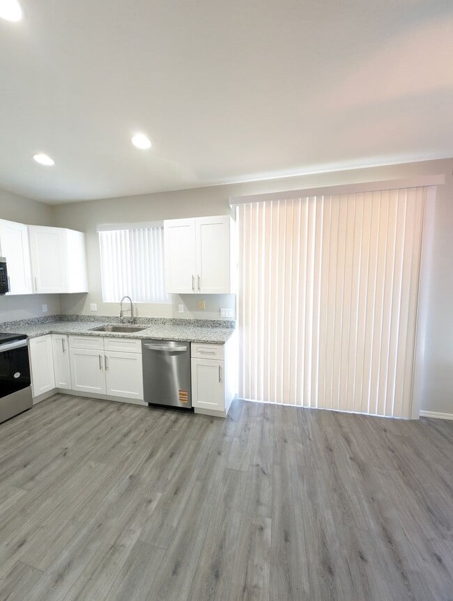 Building Photo - REMODELED - LIKE NEW - IN CHAPARRAL ESTATE...