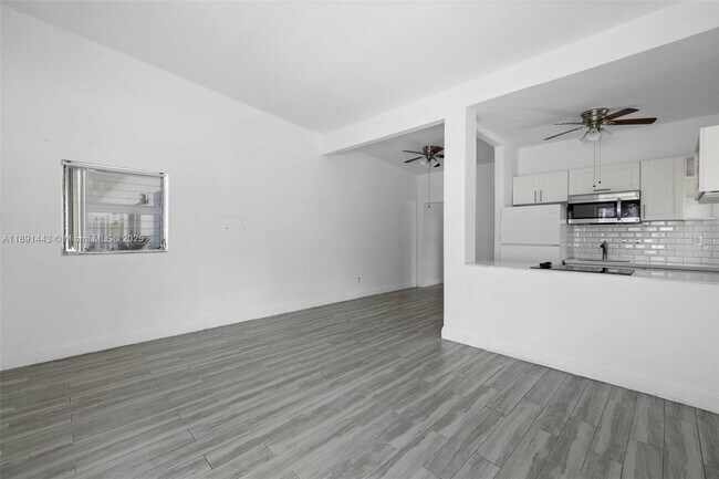 Building Photo - 8135 Crespi Blvd