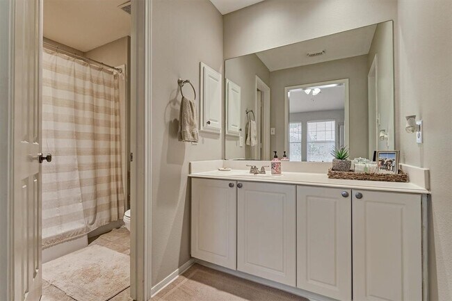 Building Photo - 87 Woodlily Pl