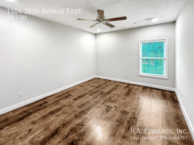 Building Photo - 1504 26th Ave E