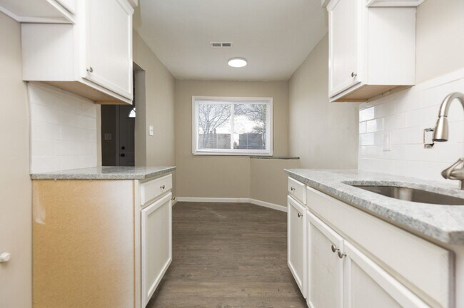 Building Photo - 1 Bedroom One Bath Unit For Lease