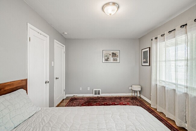 Building Photo - Barnum 3BD, 2BA Home with Fenced Back Yard...