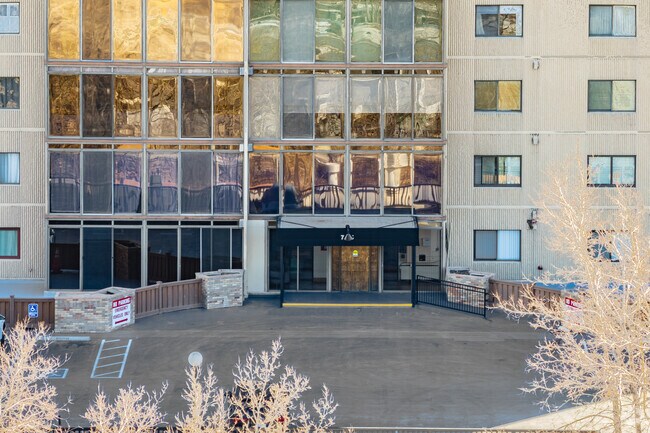 Entrance - Candlewyck Condominiums