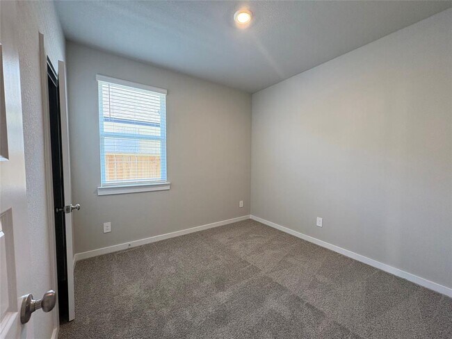 Building Photo - 16817 Harvest Grv Ln
