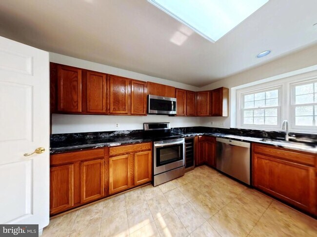 Building Photo - 10701 Kings Riding Way