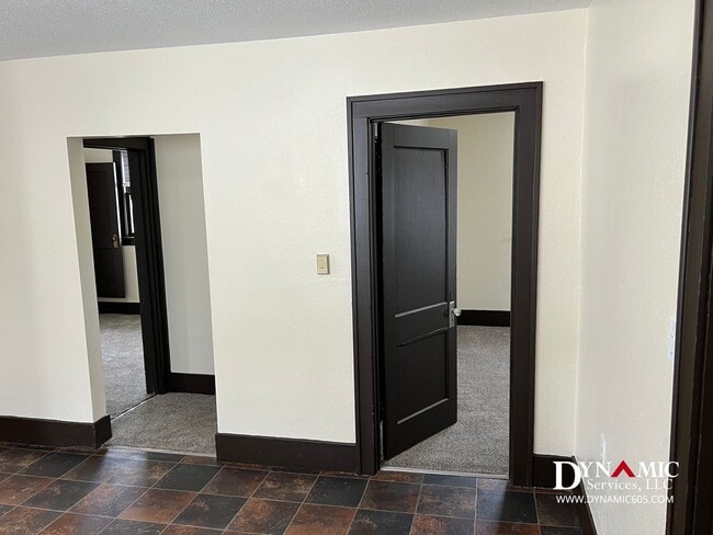 Building Photo - Upper Level 2 Bedroom, 1 Bathroom Duplex - Tenant Pays ALL Utilities