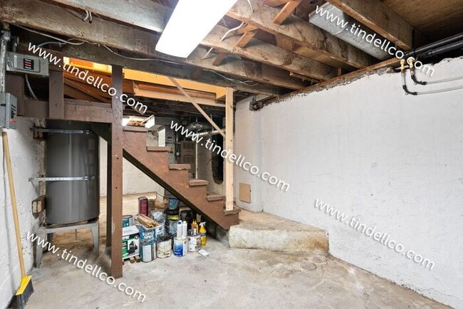 Building Photo - Darling 2 Bedroom North Tabor Home With Of...