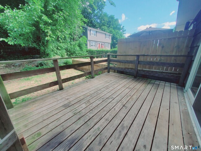 Building Photo - 313 Flax Hill Rd