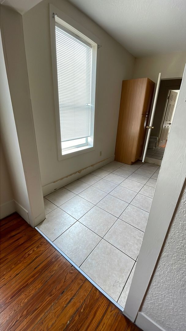 Building Photo - Spacious 2/2 Apartment in Heart of Umatilla!