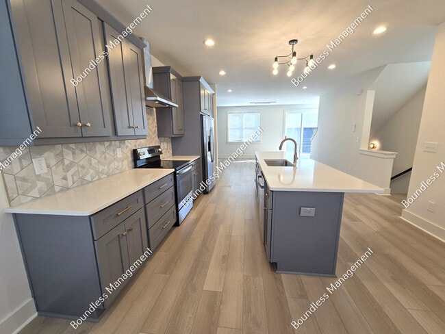 Building Photo - 340 Eugenia St SW