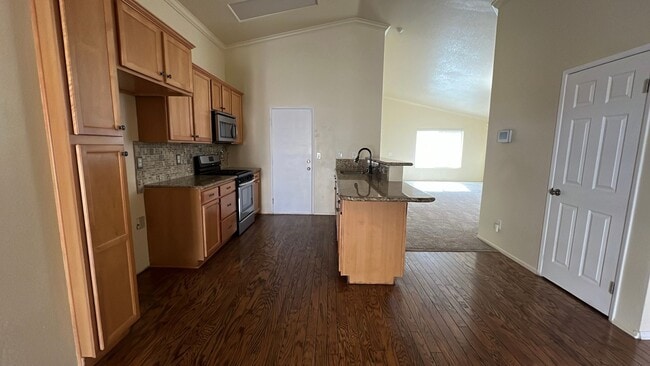 Building Photo - East Lancaster Home