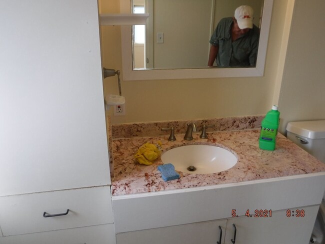 Building Photo - Kahala Hts Cottage 2 / 1 / garage