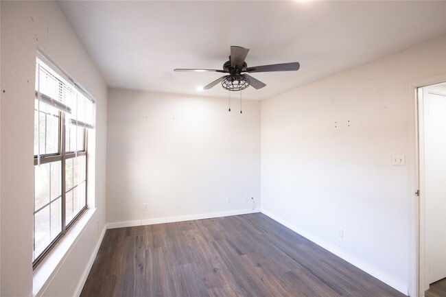 Building Photo - 1929 N Lake Trail