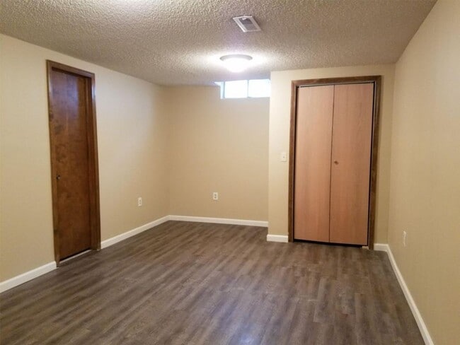 Building Photo - Massive 4 bed 2 bath home for rent