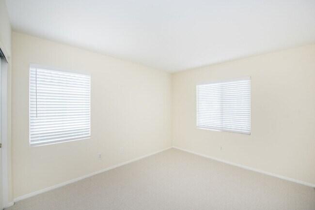 Building Photo - Make this your home