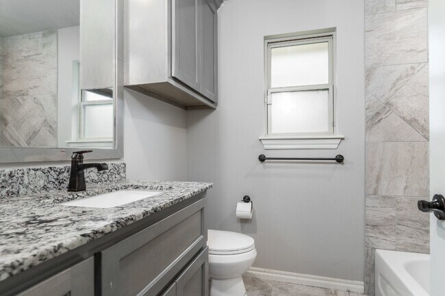Building Photo - Beautiful Home in Woodland Park
