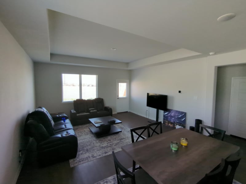 Building Photo - 2436 Dahlia Dr