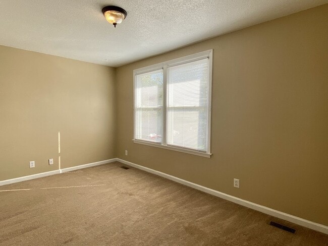 Building Photo - Walk to APSU!! 2 Bed/1.5 Bath! No carpet on main level!