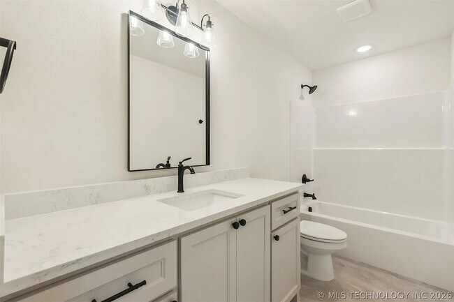 Building Photo - 5 Bed | 4 Bath House