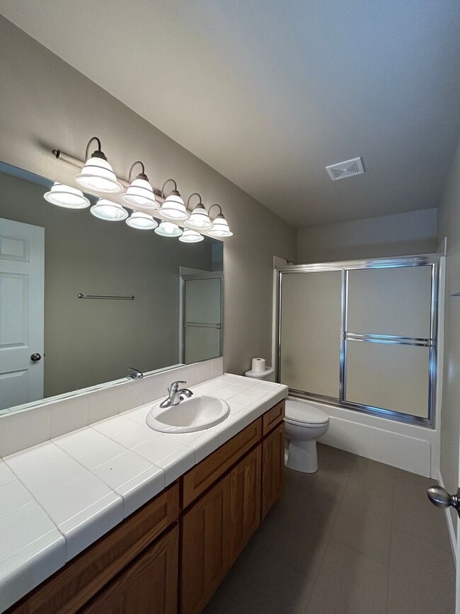 Building Photo - Well Maintained 3 Bedroom / 2 Bathroom Hom...
