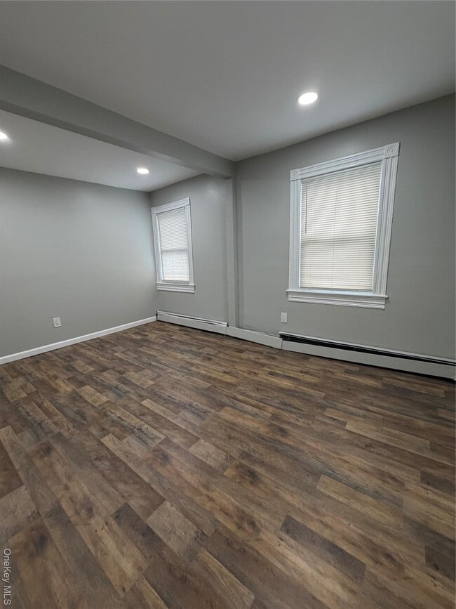 Building Photo - 11 Haab Ave