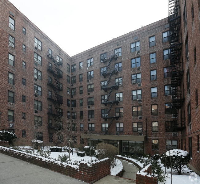 Primary Photo - 950 Rutland Rd