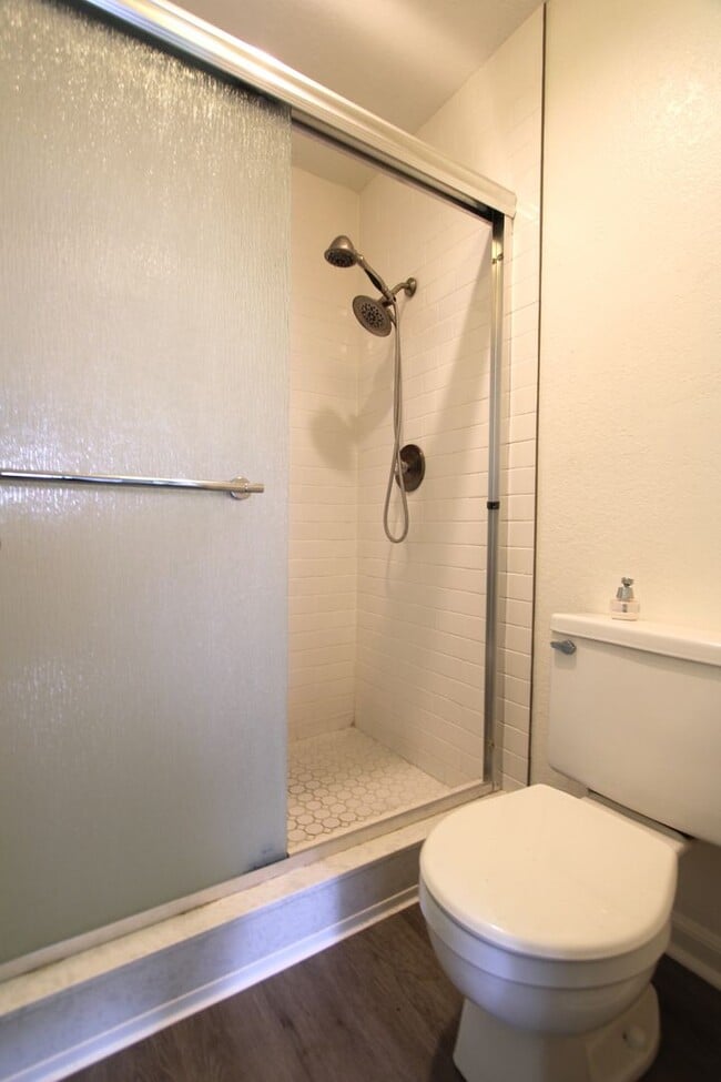 Building Photo - Upstairs 2-Bedroom Condo in South Redlands!