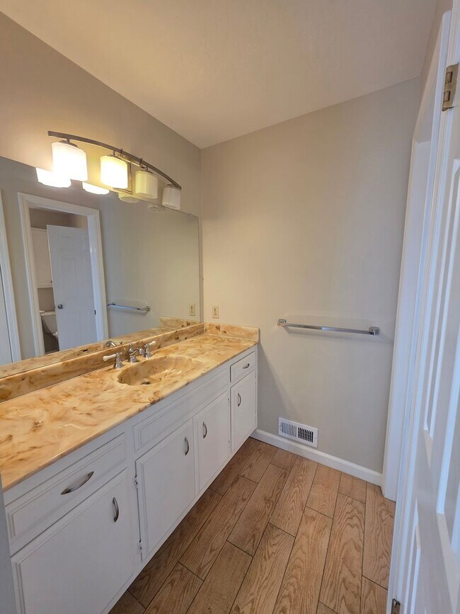 Building Photo - Spacious 2BR Condo with Central A/C, Bonus Room & Huge Storage – Walk to Burlingame Avenue